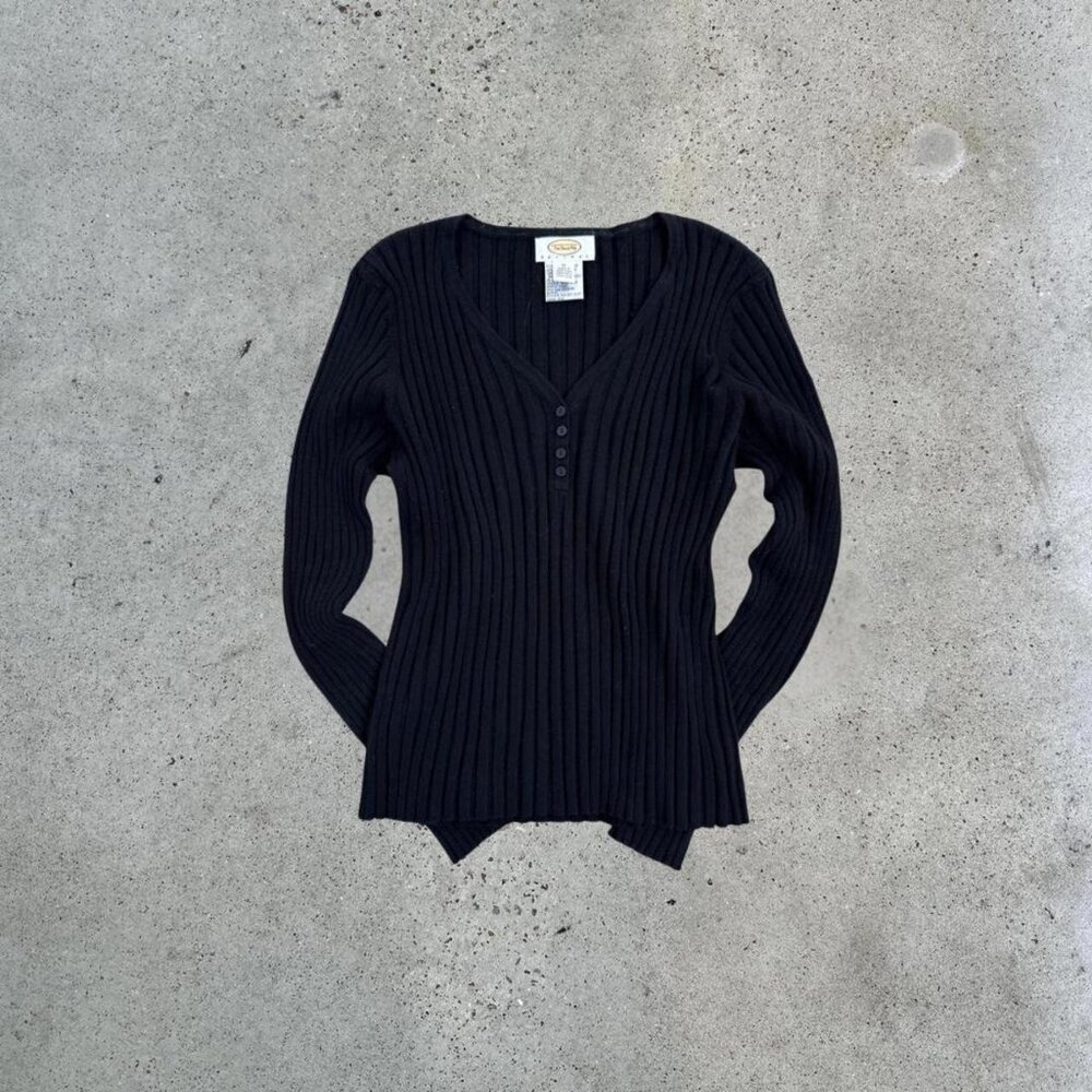 2000s black henley long sleeve top